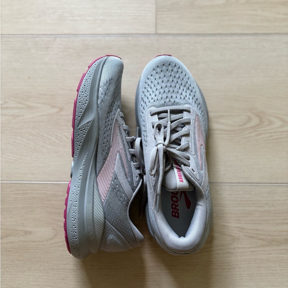 Brooks Women's Adrenaline GTS 24 size 8